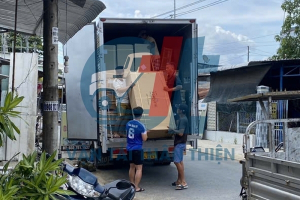 Vận chuyển hàng hóa bằng container tại TP.HCM