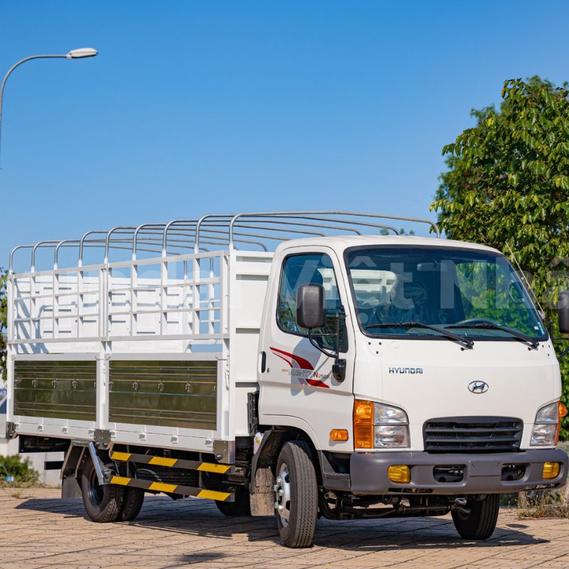 Ưu Điểm Và Hạn Chế Khi Vận Chuyển Hàng Hóa Bằng Xe Tải Mui Bạt